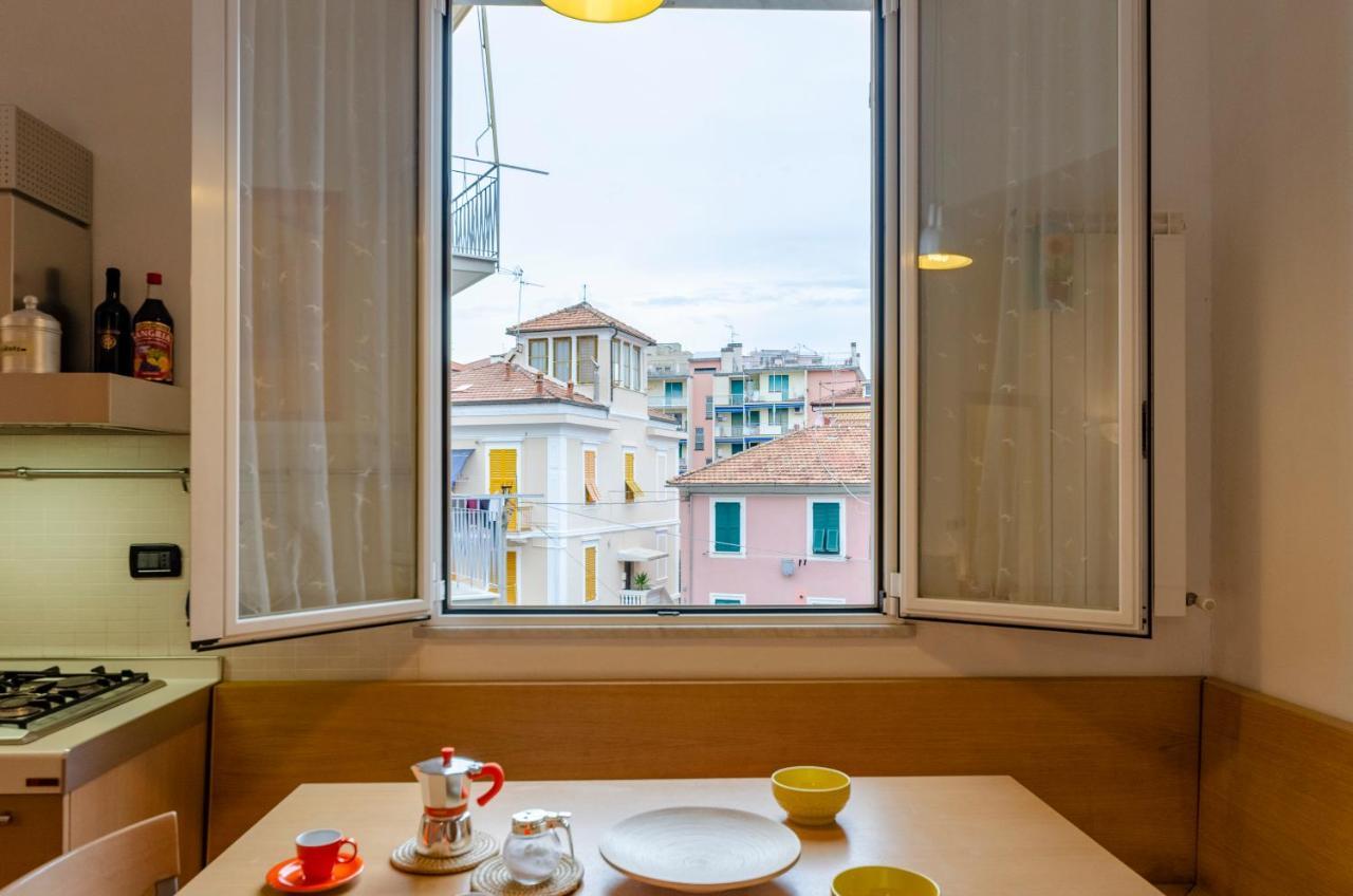 Joivy Apt For 4, Metres From Beach, In Sestri Levante Buitenkant foto